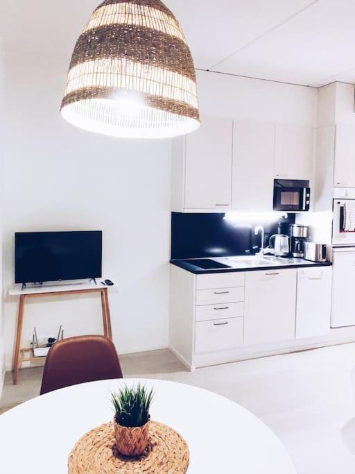 New Studio Cherry Near Helsinki Airport In Kivistoe Vantaa Extérieur photo